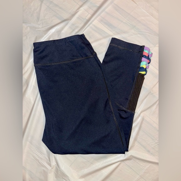 FILA SPORT BLACK ACTIVE MID RISE CAPRI LEGGINGS PASTEL COLORS ON LEG SIZE M - Picture 4 of 4